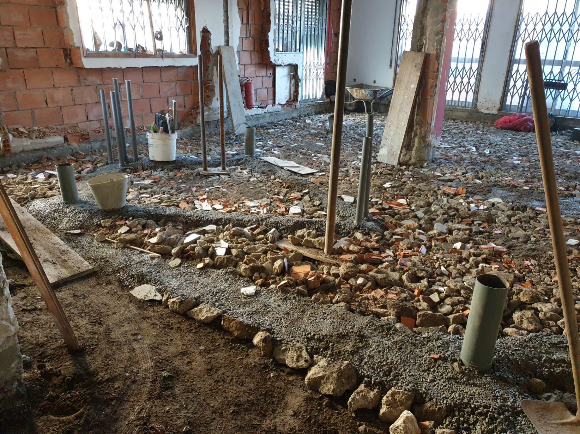 Reconstrução e restauro de prédio. Edifício habitacional no Porto